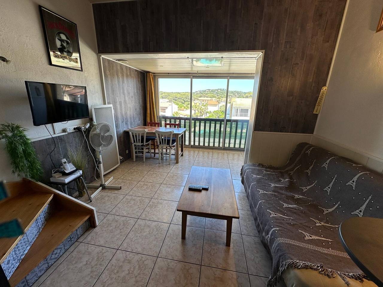 Apartamento entero, Apartamento 'T2 a 5 min de la playa' con Wi-Fi y aire acondicionado in Six-Fours-les-Plages, Costa mediterránea (Francia)