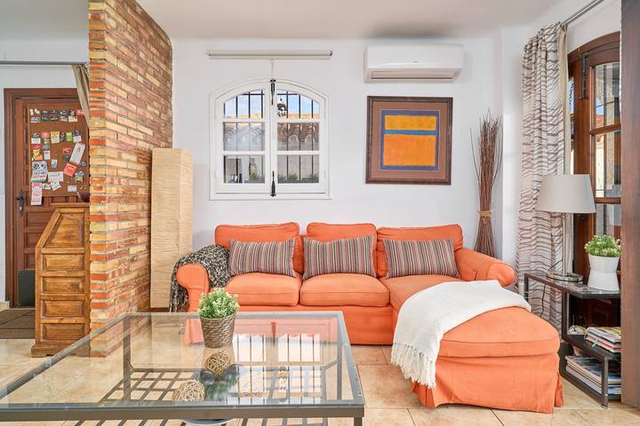 Villa 'Casa Naranjos’ in  Nerja with Sea View, Wi-Fi, Air Conditioning and 2 full kitchens in Senorio de Capistrano, Nerja