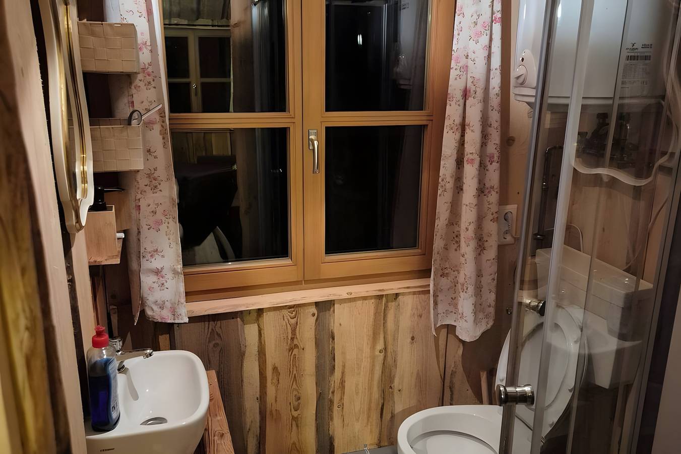 Ganze Ferienwohnung, „Uriges“ Tinyhaus mit privater Terrasse, Garten und Wlan in Ostbayern