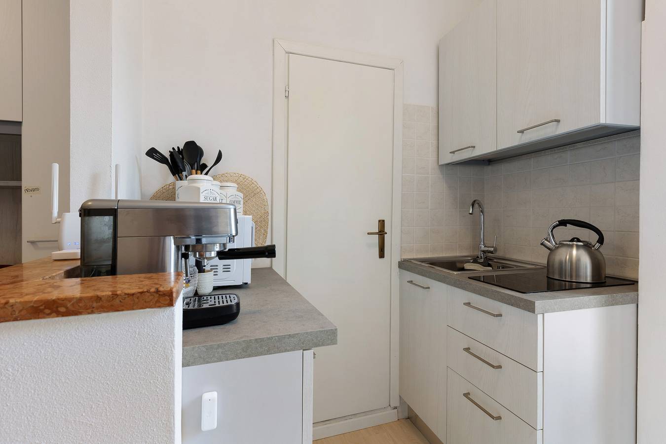 Gehele studio, Studio 'Veronetta Inn' met balkon, draadloos internet en airconditioning in Centro Storico, Verona