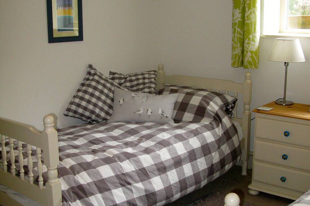 Stylish holiday barn walkable to beaches, coastal path and ferry to Salcombe in East Portlemouth, South Devon