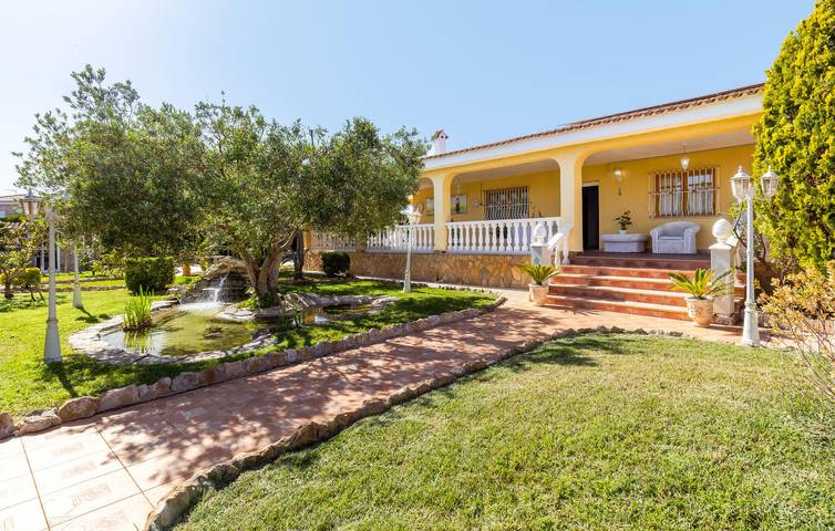 Apartamento para 10 personas, con Terraza además de Jardín y Piscina en Villamarchante