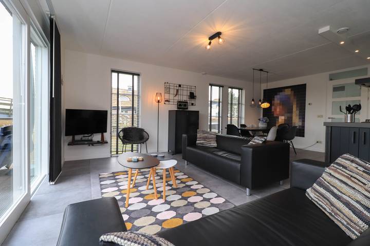 Ferienhaus für 8 Personen, mit Sauna in Makkum