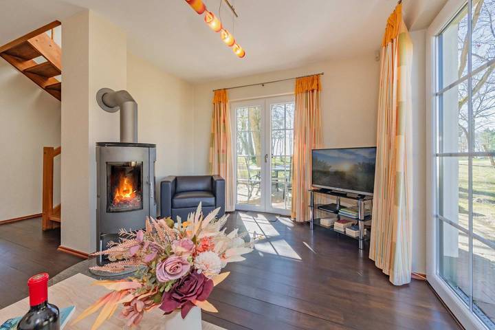 Ferienhaus für 4 Personen, mit Seeblick und Garten sowie Sauna - 1