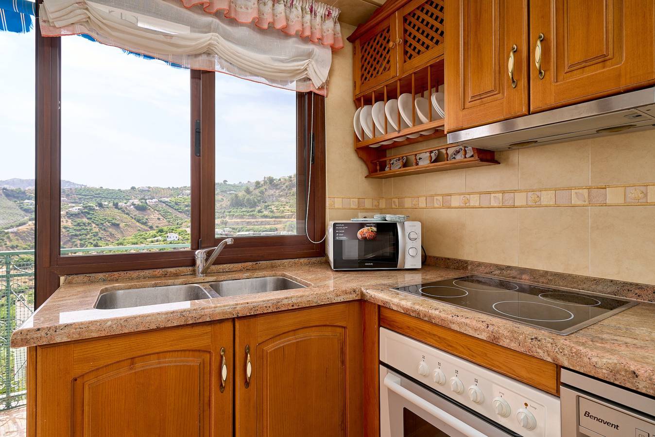 Casa vacacional 'Carmela' con vistas a la montaña, Wi-Fi y aire acondicionado in Frigiliana Road, Frigiliana