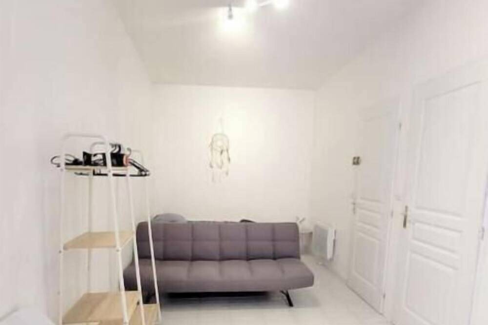 Ganze Wohnung, Studio 1: Charming studio apartment •  Air conditioning, downtown, and Wi-Fi in Bédarieux, Béziers und Umgebung