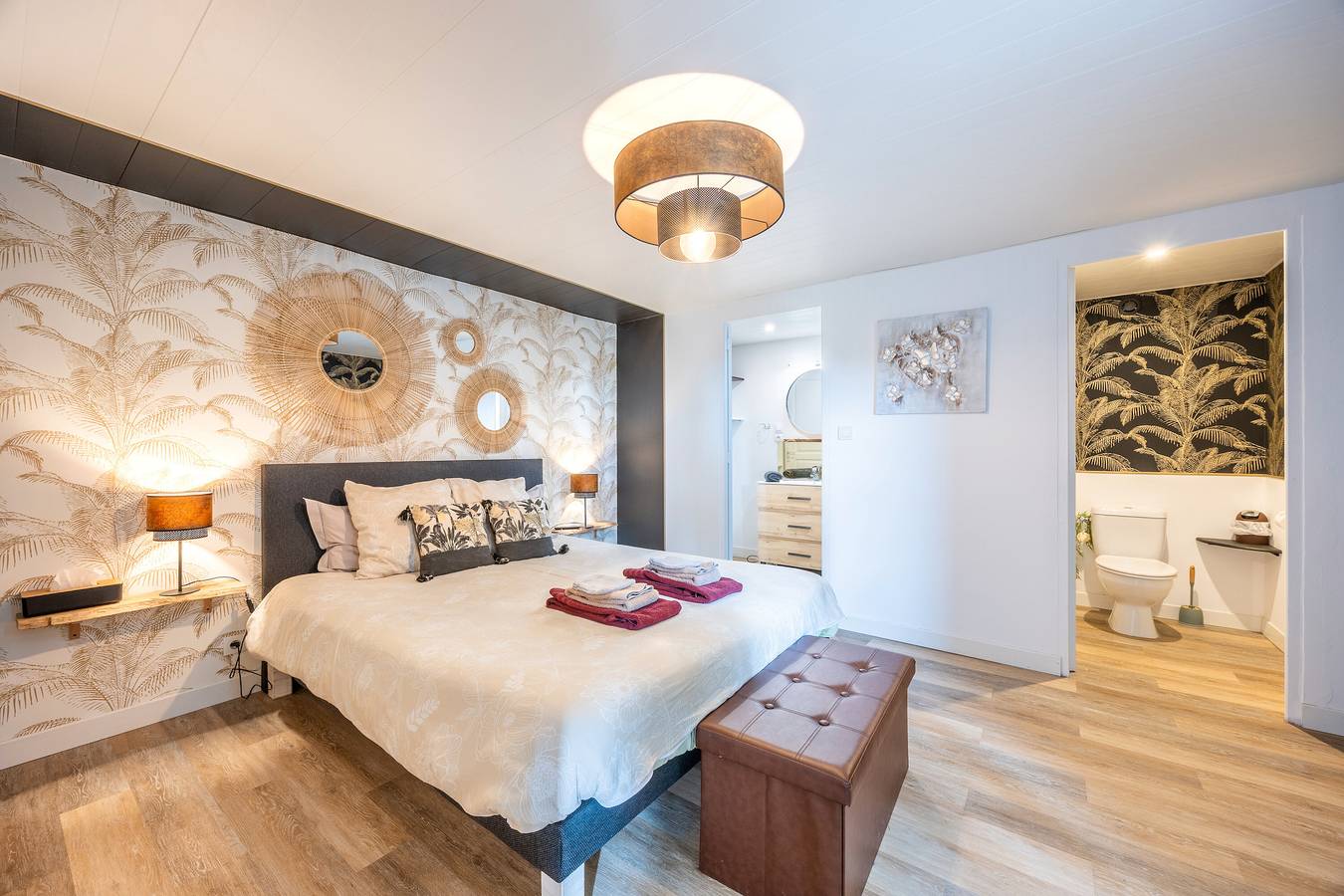 Gästezimmer 'Chambre Camélia' mit gemeinsamem Garten und Wlan in Sèvremont, Fontenay-le-Comte