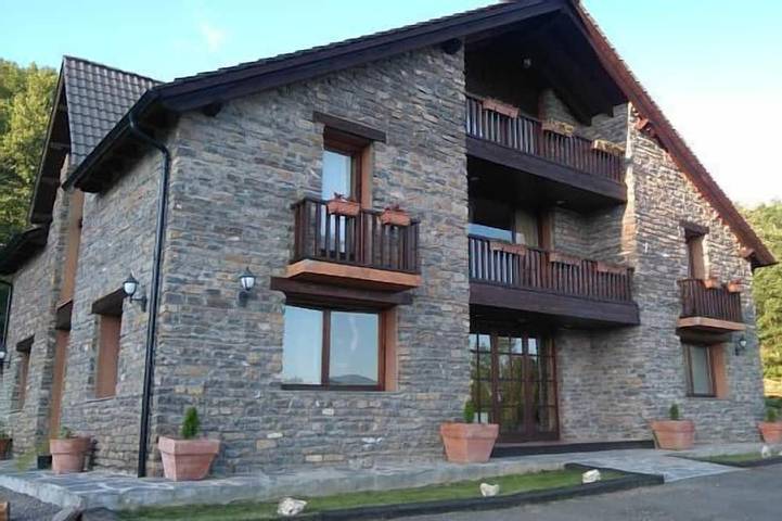 Gîte pour 28 personnes, avec jardin et balcon