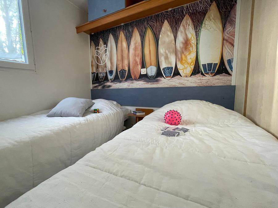 Camping Ushuaïa Villages La Maïade - Mobilheim 4 personen - Family - 25m² - 2 Schlafzimmer - überdachte Terrasse in Mimizan, Côte d’Argent