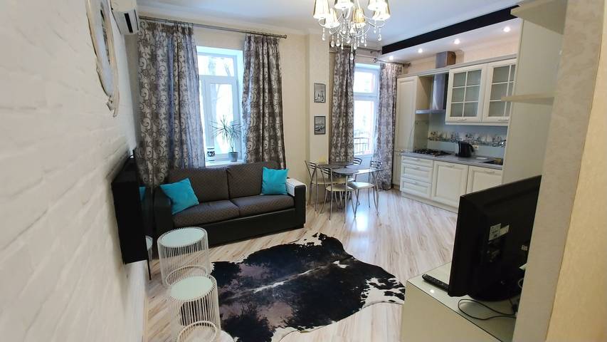 Ganze Wohnung, Luxuriöse 3-Zimmer-Wohnung im Herzen von Kiew in Kiew, Ukraine