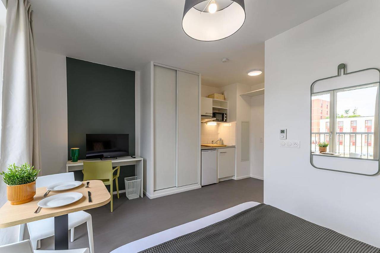 One-Bedroom Apartment in Saint-Denis, Seine-Saint-Denis