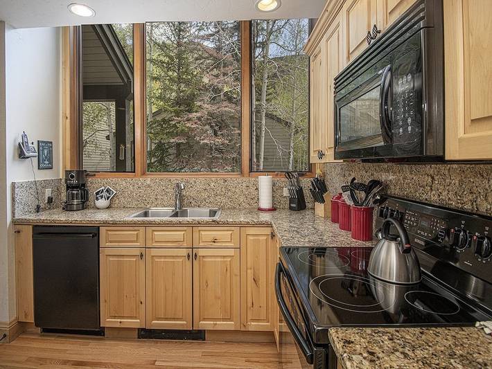 Vacation rental for 8 people, with pool and hot tub as well as yard in Vail