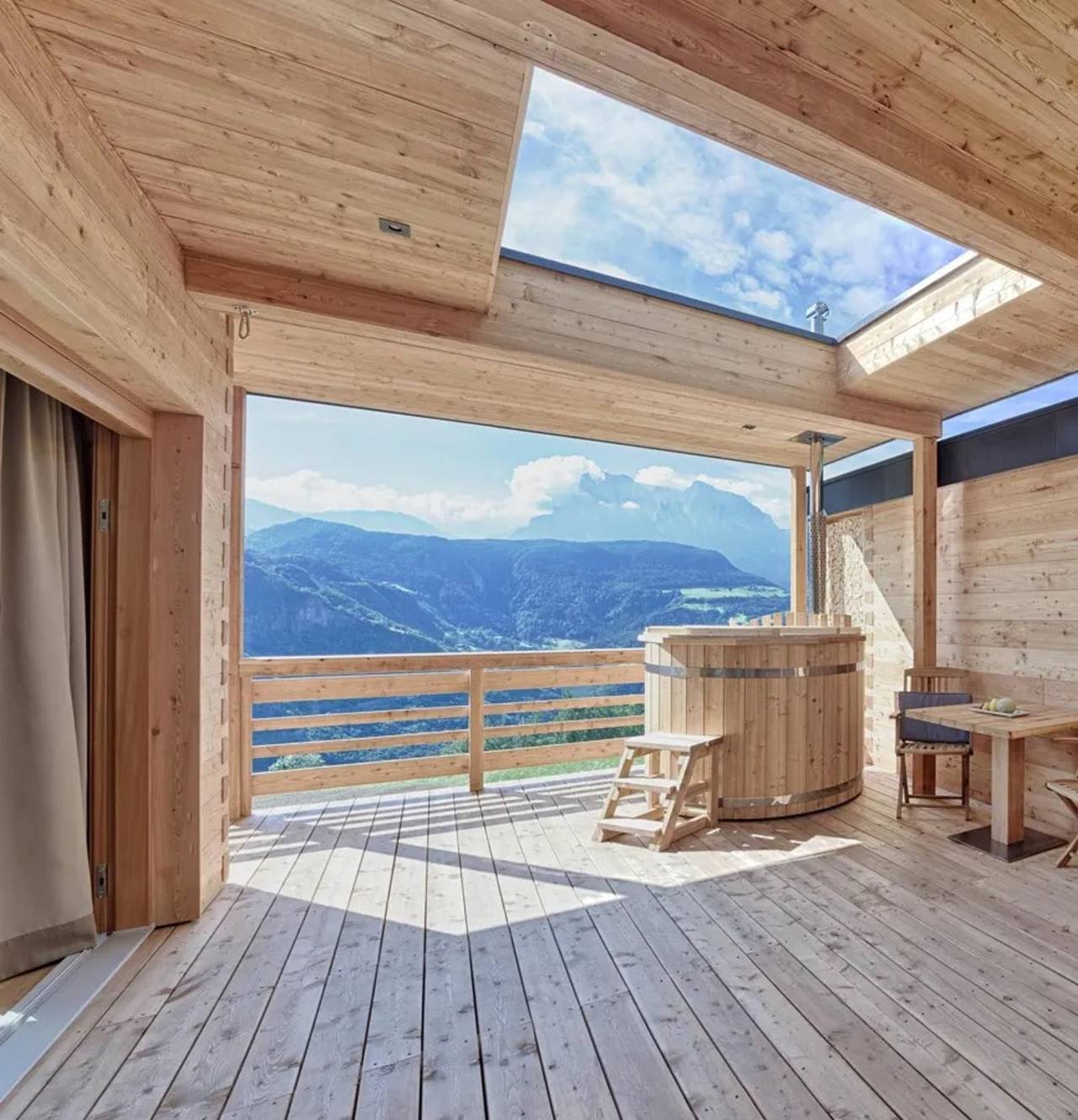 Chalet 'Pennhof Castanea 2' with Mountain View, Private Terrace and Wi-Fi in Saubach (Barbian), Barbian