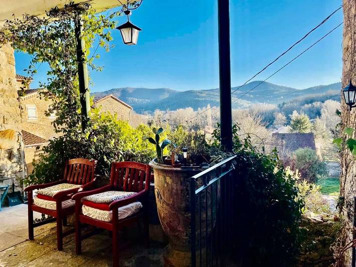 Gîte pour 4 personnes, avec vue et terrasse à Meyrannes - 2