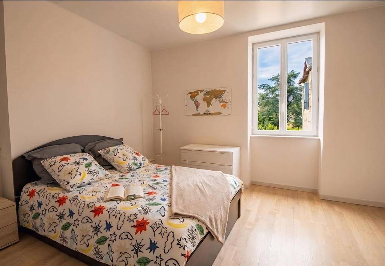 Appartement de vacances entier, Charmante maison en pierres dorées, au calme avec jardin et parking gratuit - A 15 mn à pied du village de Lentilly in Lentilly, Lyon et ses environs