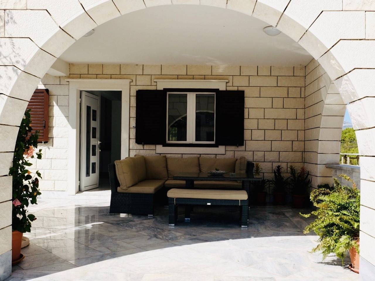 Ganze Wohnung, Villa Tonika -Two Bedroom Apartment with Terrace ( A1 ) in Povlja, Brac