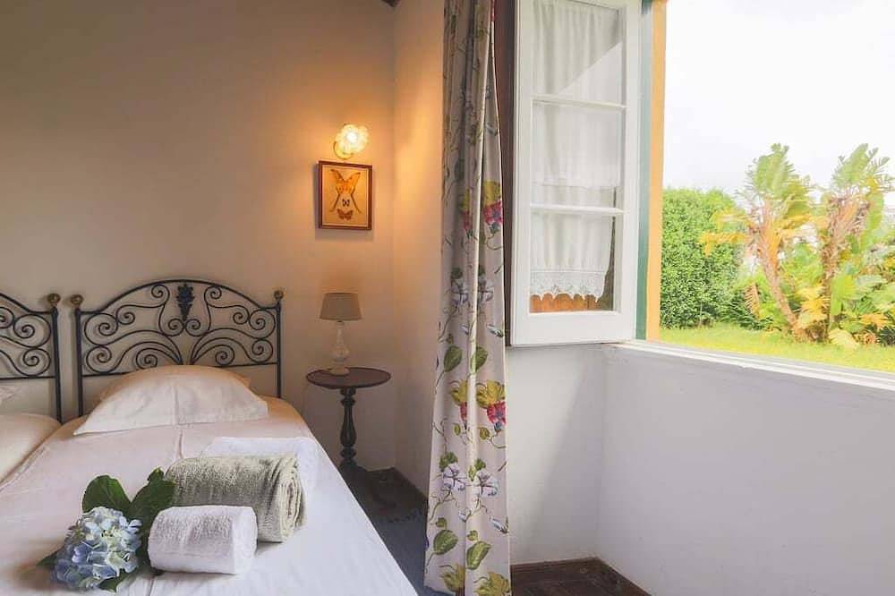 Guestready - Domus Adepta Family w/ Garden in São Miguel Island, Furnas