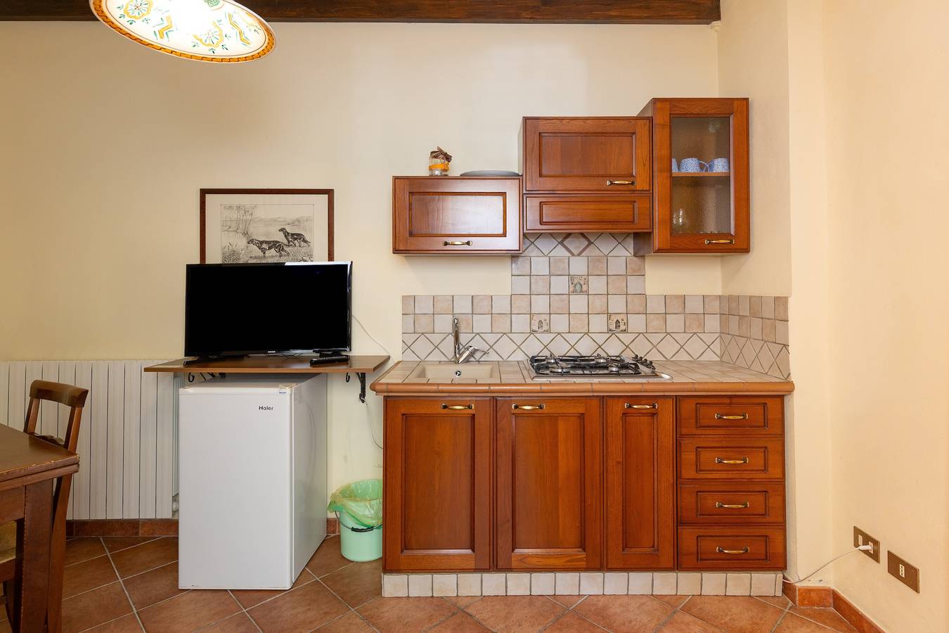 Ganze Wohnung, Ferienwohnung 'Malva' mit Gemeinschaftspool, Wi-Fi und Klimaanlage in Livorno, Etruskische Küste