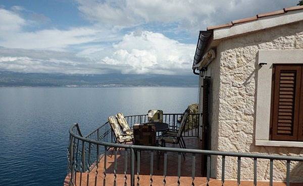Ferienhaus für 8 Personen, mit Terrasse in Vrbnik