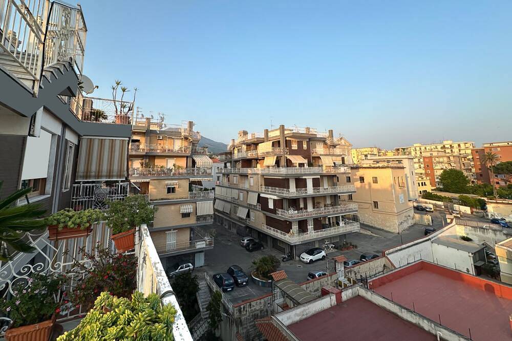 Entire apartment, Unesco Stay for up to 18 Guests - Two Full Apartments next-door,Private Complex! in Torre del Greco, Vesuvio National Park
