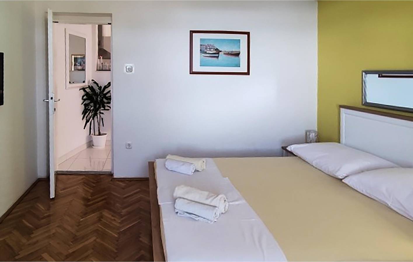 Apartamento vacacional entero, Apartamento de vacaciones para 2 personas con vistas al lago in Podgora, Rivera de Makarska