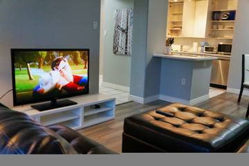 Vacation Rental for 4 Guests in Calgary, Canadian Rocky Mountains, Picture 1