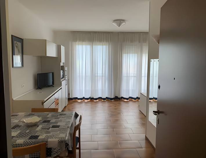 Entire studio, Apartment 'Casa Nonno Aldo' with Shared Garden, Balcony and Wi-Fi in Monza, Brianza