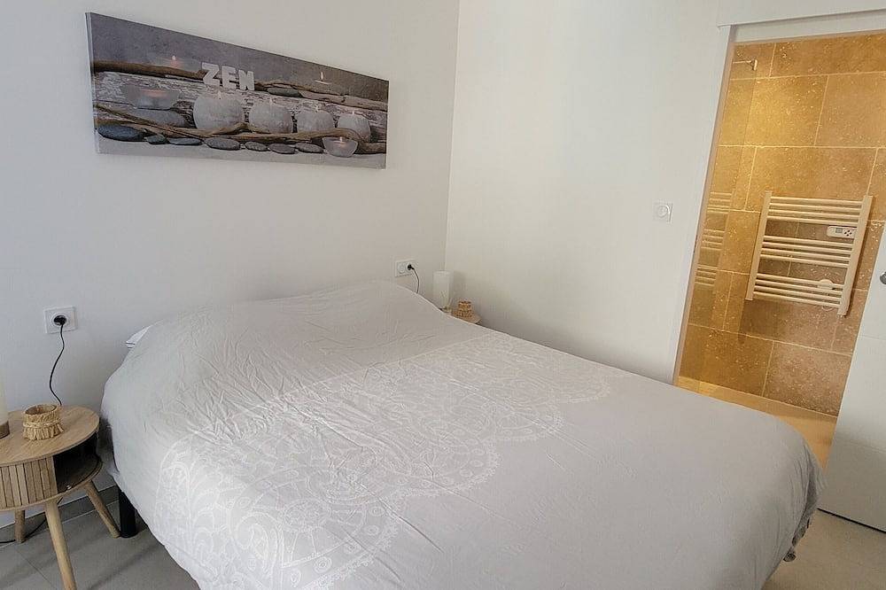 Ganze Wohnung, The Here and Now | Refurbished | Right in the Heart of Downtown in Sainte-Cécile-les-Vignes, Vaucluse