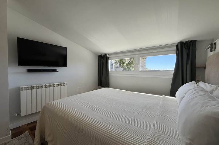 Ganze Wohnung, Dachgeschosswohnung mit schrägen Decken und Aussicht · Cebreros in Cebreros, Ávila und Umgebung