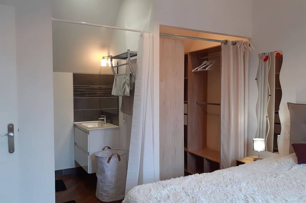 Entire apartment, A renovated 2-star furnished apartment for 4 people in Guilvinec, Quimper region