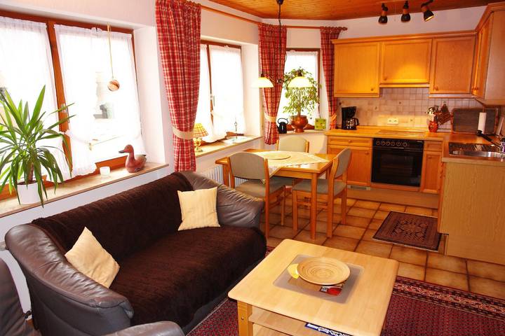 Hel lägenhet, Apartment 'Puppenstübchen - Apt 3' with Private Terrace, Private Garden and Wi-Fi in Seelbach, Central Black Forest