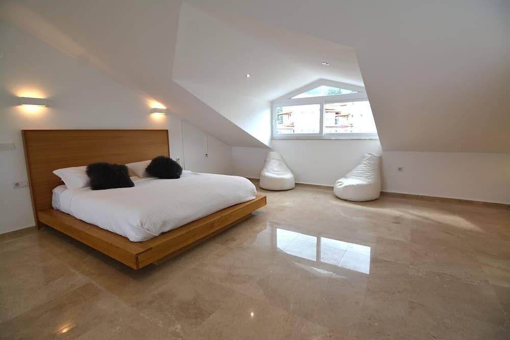 5 Schlafzimmer Luxusvilla mit privatem Pool und Garten in Ölüdeniz in Fethiye, Türkische Ägäis