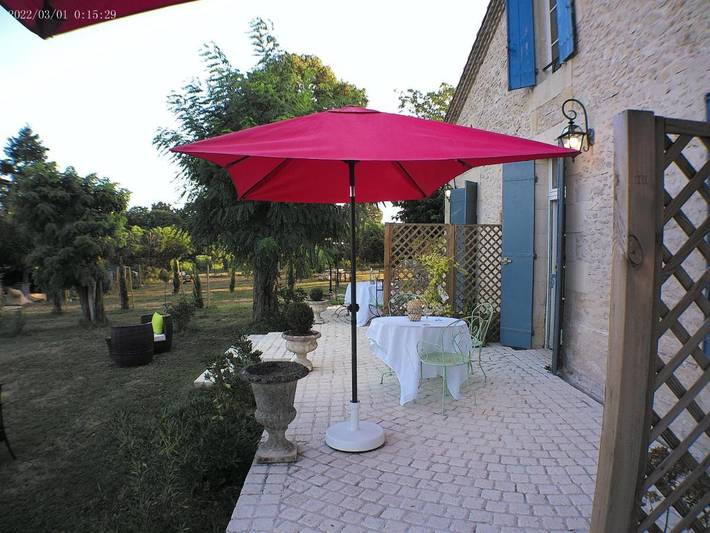 Gîte pour 2 personnes, avec Jacuzzi et Terrasse ainsi que Jardin et Piscine à Massugas