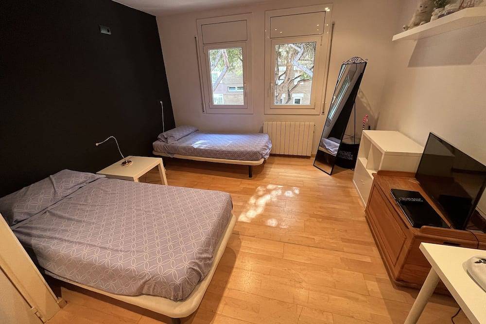 Entire apartment, Castelldefels Duplex 8 Pax Beach tennis pool in Gavà, Baix Llobregat