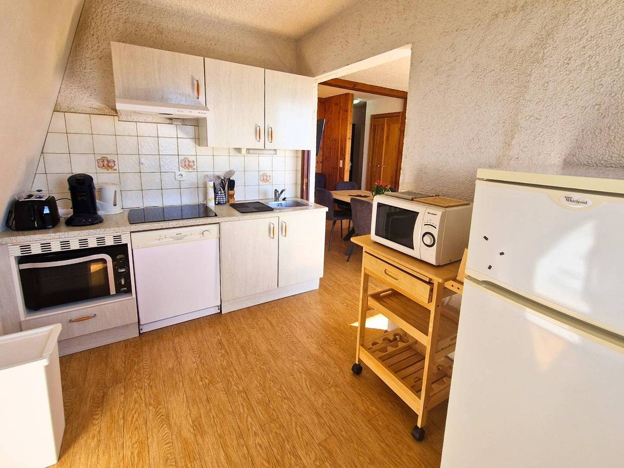 Entire apartment, Spacious apt. for 9 in Chaillol with balcony, pets allowed in Saint-Michel-de-Chaillol, Écrins National Park