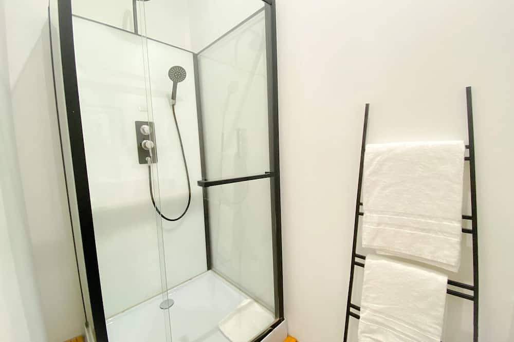 Entire apartment, Le Saint Pierre studio centre ville Calais in Calais, Calais region