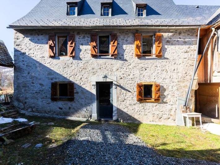 Gîte pour 8 personnes, avec jardin à Loudervielle