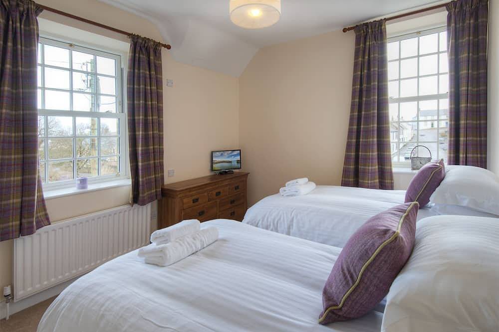 Three Bed Old Police House Cottage in Embleton, Northumberland