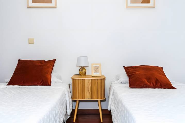 Entire apartment, City Views Apartment Funchal – Spacious Apartment with Stunning Bay Views in São Gonçalo, Madeira