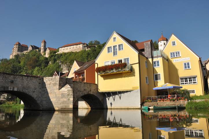 Hotel Gasthof zum Goldenen Lamm - Zimmer 8 - Einzelzimmer mit großer Bettablage in Harburg (Schwaben), Schwäbische Alb Radweg Region