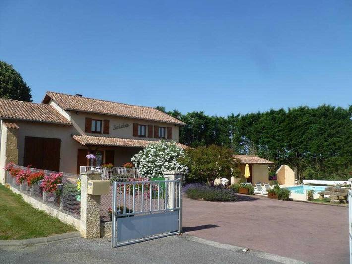 Location de vacances pour 9 personnes, avec Terrasse ainsi que Jardin et Piscine dans Ciadoux - 2