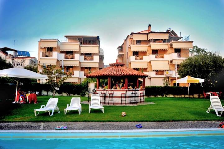Appart’hôtel pour 3 personnes, avec Balcon et Terrasse ainsi que Jardin et Piscine