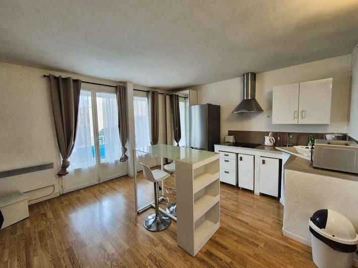 Apartamento vacacional entero, Precioso apartamento de un dormitorio con vistas al mar Playas, tiendas y restaurantes a poca distancia. in Le Brusc, Six-Fours-les-Plages
