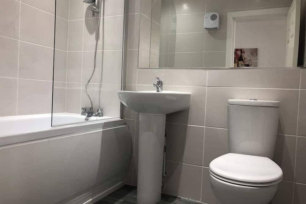 Entire apartment, Rouge Suite Winter Gardens 1Bed Apartment in Blackpool Pleasure Beach, North West England