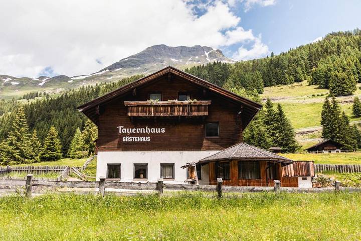 BnB für 5 Personen, mit Garten und Terrasse sowie Sauna, mit Haustier in Osttirol