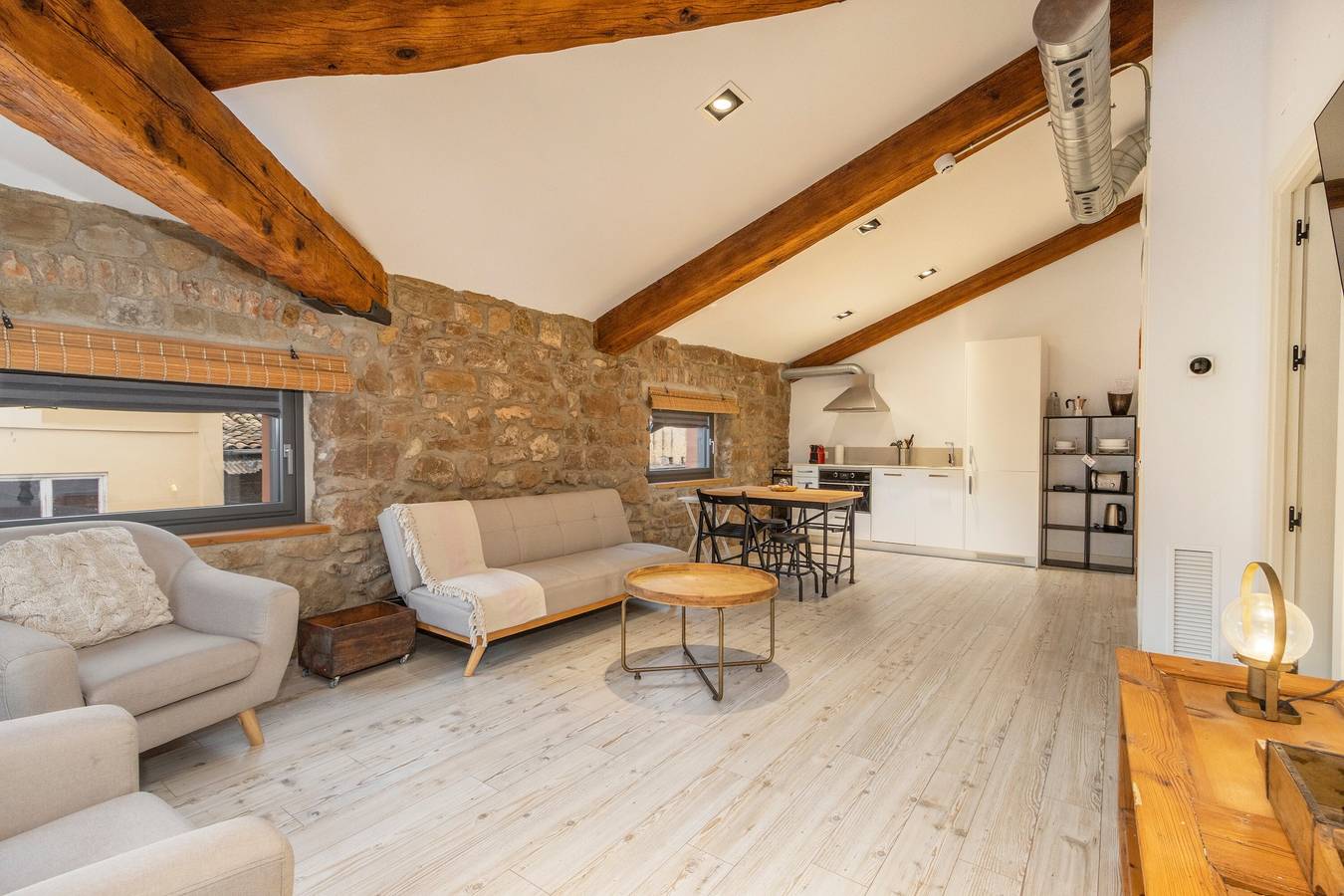 Entire apartment, Apartment 'Àtic 1' with Private Terrace, Wi-Fi and Air Conditioning in Balaguer, Noguera