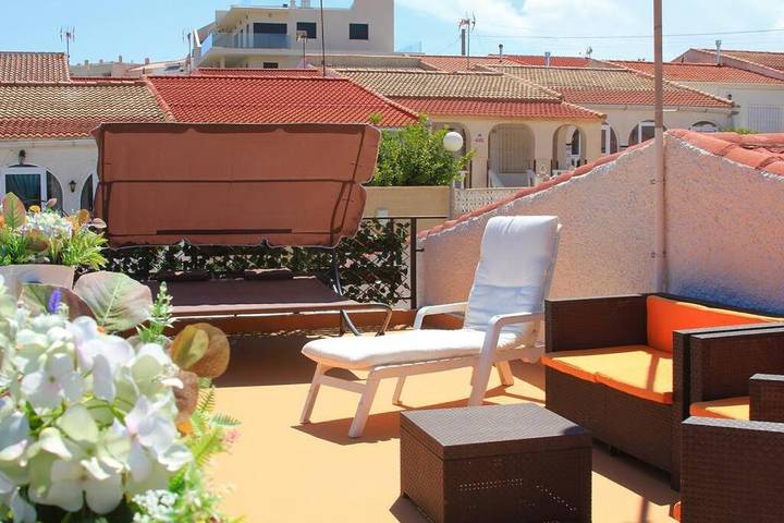 Villa pour 6 personnes, avec piscine ainsi que vue et jardin à Torrevieja - 4