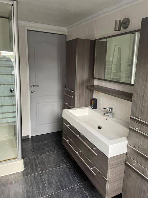 Location de vacances pour 9 personnes, avec sauna ainsi que jardin et jacuzzi, adapté aux familles à Tenneville - 3