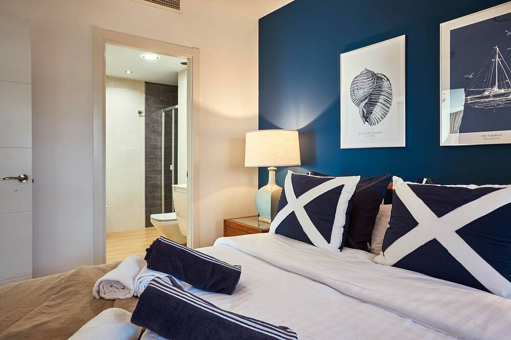 Apartamento entero, Beach front apartment with private Taberna in San Juan Playa (Alicante), Costa Blanca