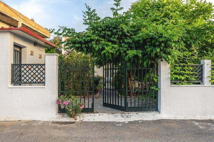Ferienhaus für 2 Personen, mit Balkon und Terrasse sowie Garten und Pool in Archangelos - 2